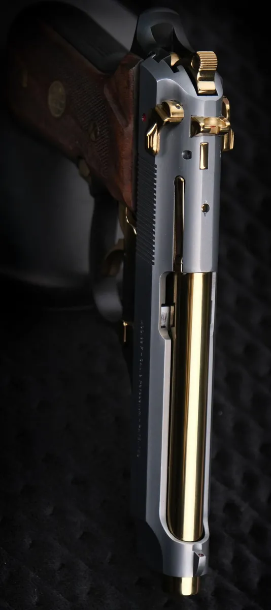 Beretta 92F Siyah Suracoat-Füme Kaplama Hareketli Parçalar Sarı Titanyum Detay 2