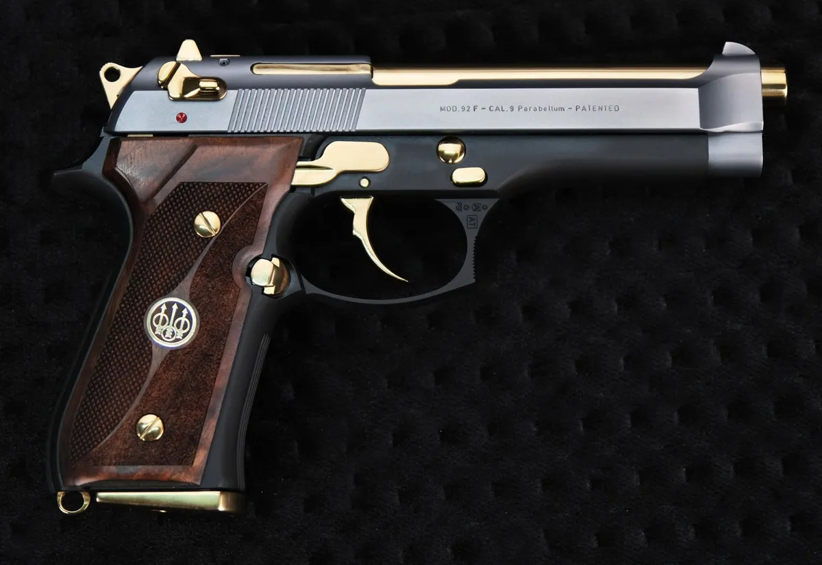 Beretta 92F Siyah Suracoat-Füme Kaplama Hareketli Parçalar Sarı Titanyum Detay 3