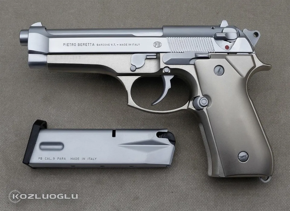 Beretta 92FS Beyaz Krom Kaplama Detay 3