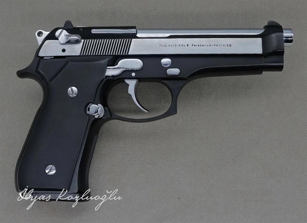 Beretta 92FS Siyah Beyaz Krom Kaplama Detay 2