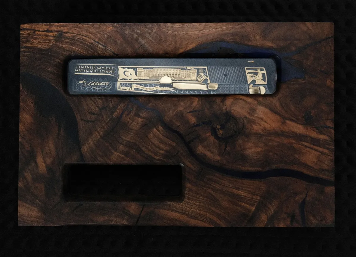 Browning Cumhuriyetin 100. Yılı Gravür Çalışması Detay 3