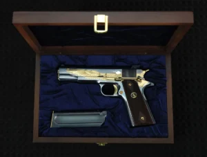 Colt 1911 22 Cal. Detaylı Kartal Gravür – Açık Füme & Parlak Sarı Titanyum Kaplama