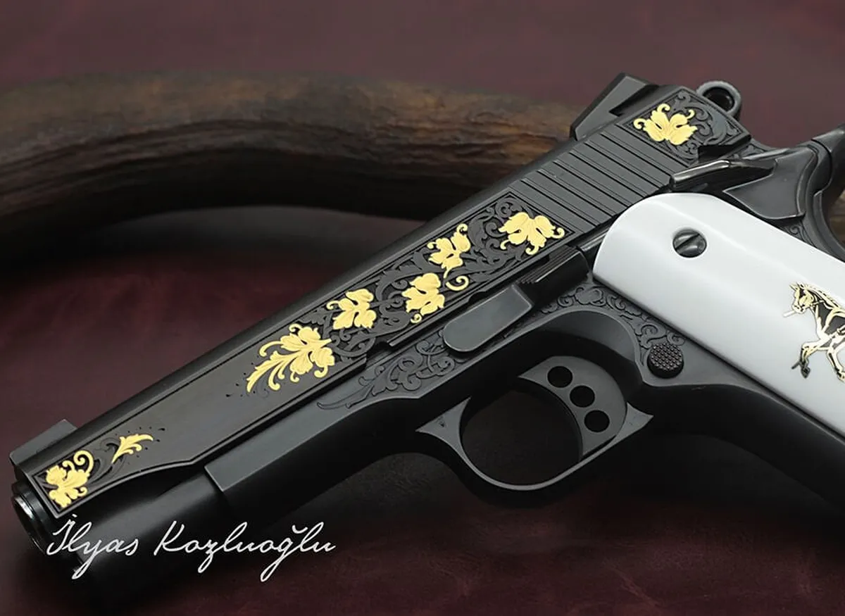 Colt 1911 – Sarı Yapraklı Gravür Desen – Koyu Füme Titanyum Kaplama