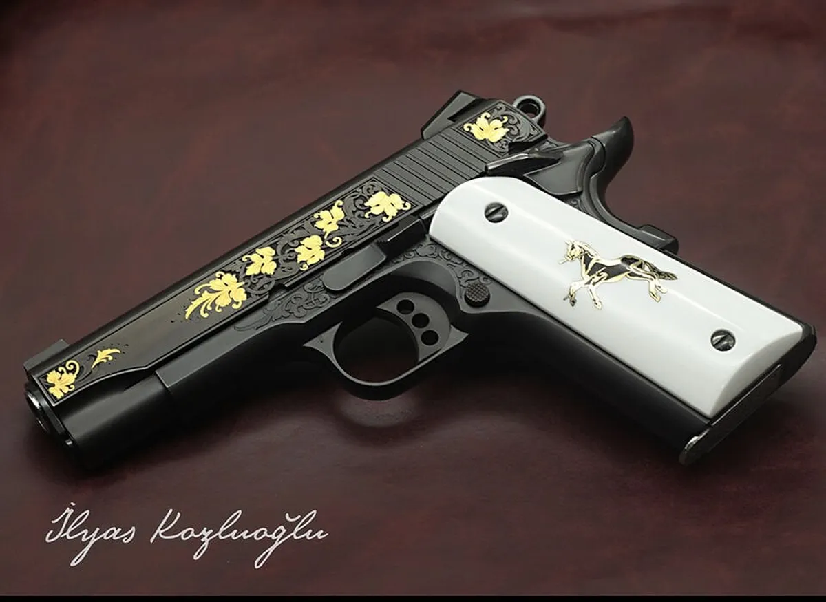 Colt 1911 – Sarı Yapraklı Gravür Desen – Koyu Füme Titanyum Kaplama Detay 3