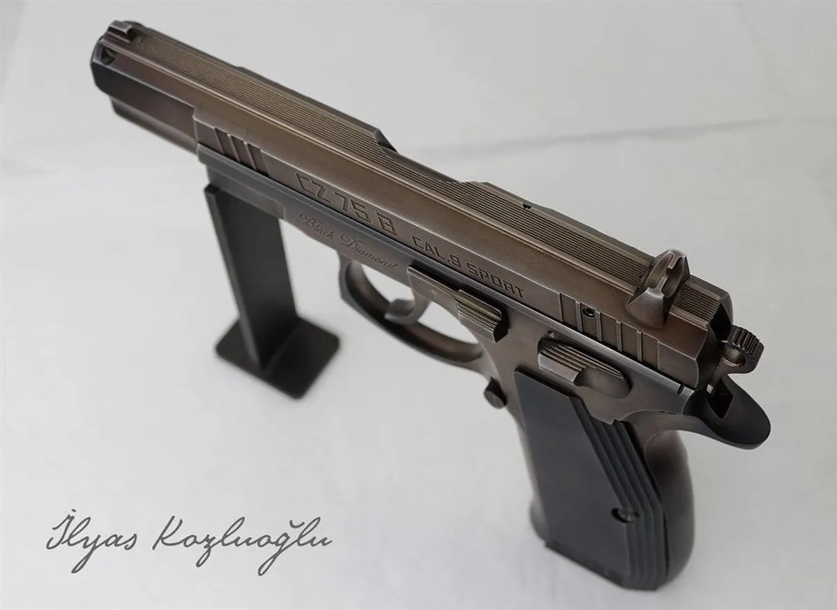 CZ 75B Black Diamond – Koyu Yanık Füme Detay 3