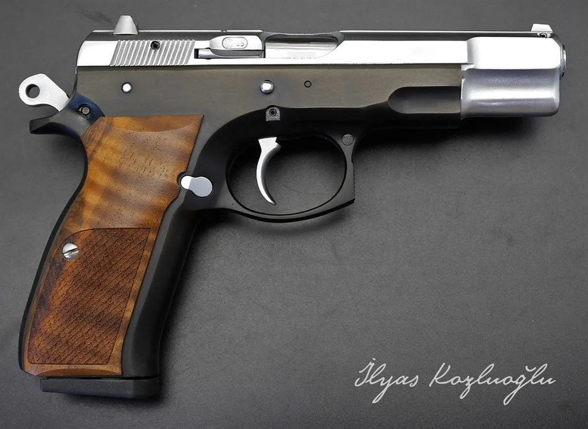 CZ 75B Siyah Beyaz Krom Kaplama Detay 2
