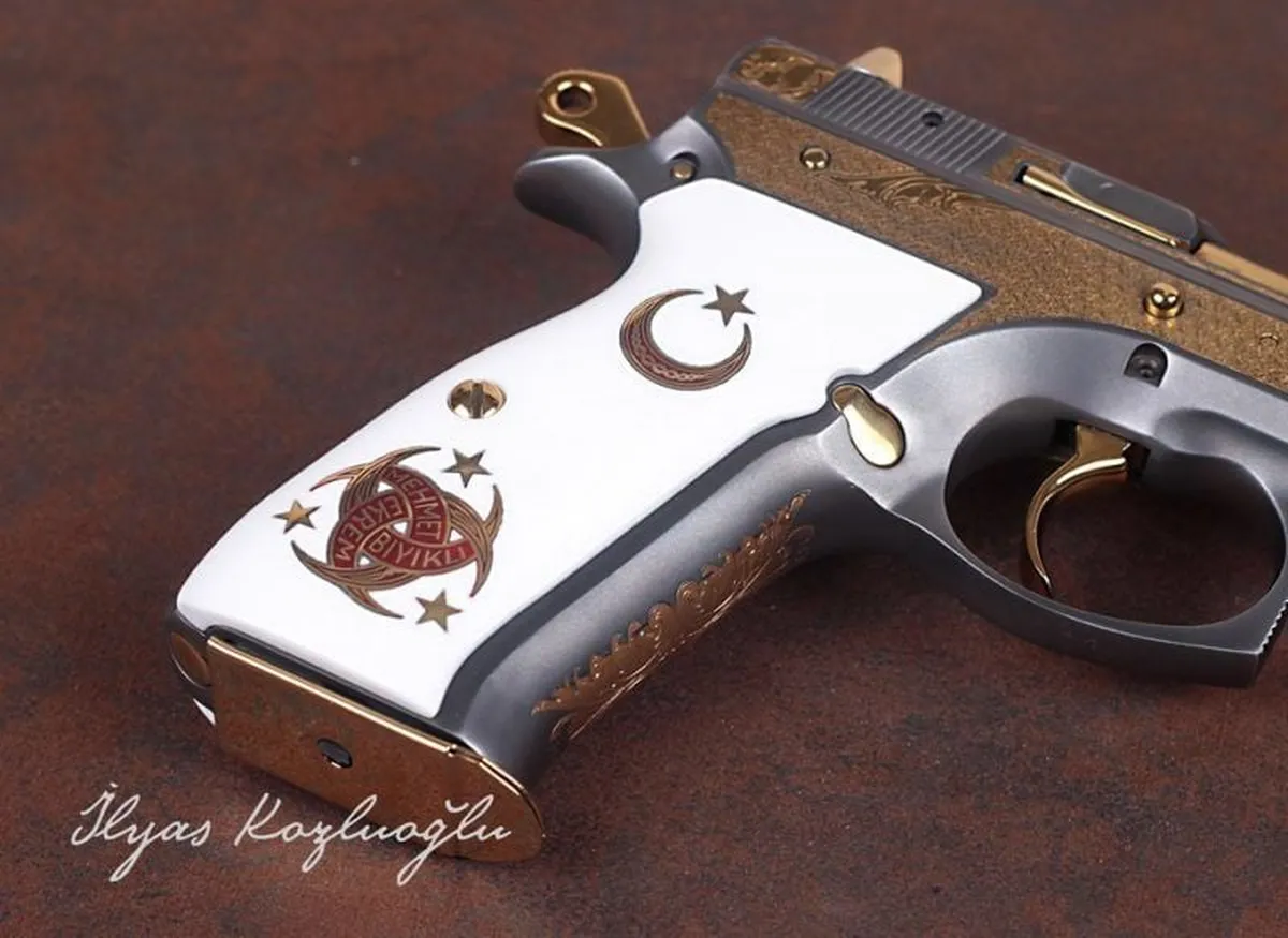 CZ 75B – Titanyum – Serpme & English Scroll Gravür Detay 3