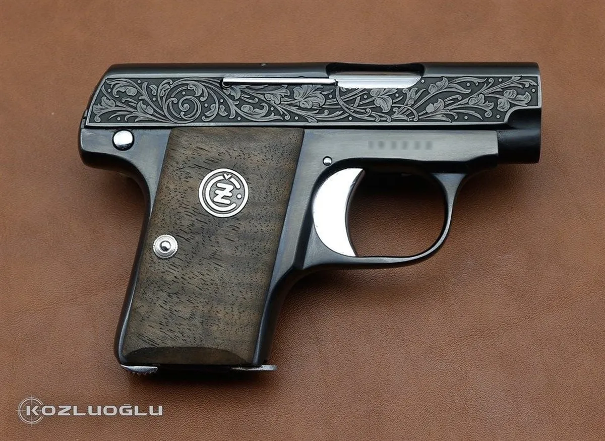 CZ Ceska 6.35 Yanaklar Gravür Detay 2