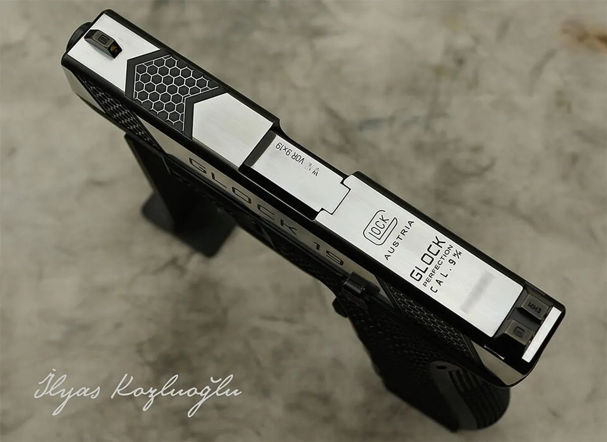 Glock 19 Petek Desen Kertik & Parlak Krom Kaplama Detay 3