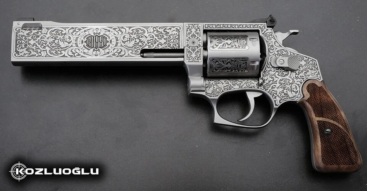Rossi Cyclops 357. Magnum Gravür Çalışması – Mat Beyaz Krom Kaplama