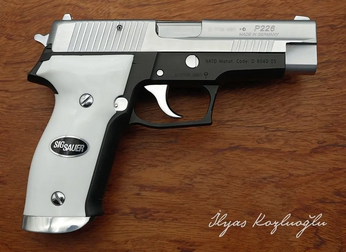 SigSauer P226 Beyaz Krom Kaplama Detay 4