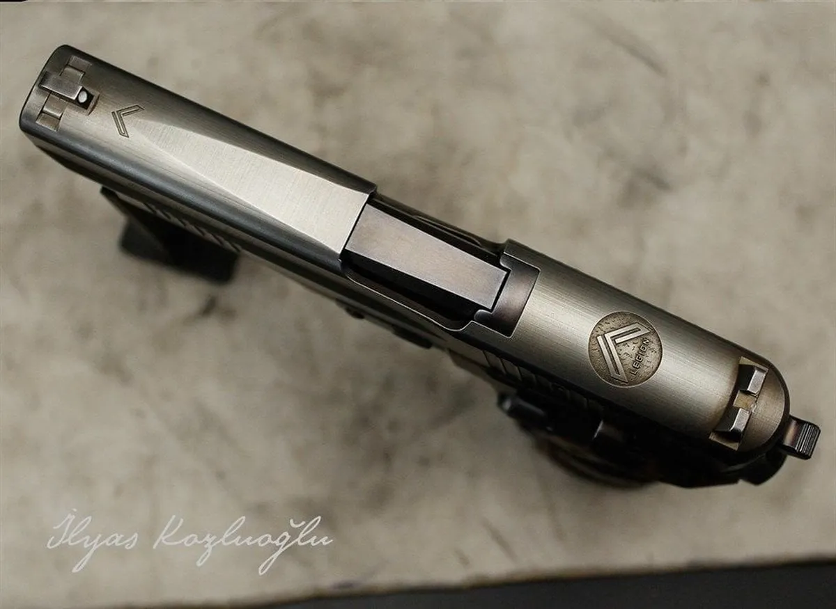 SıgSauer P226 Legion Logo & Yanık Füme Kaplama Detay 2