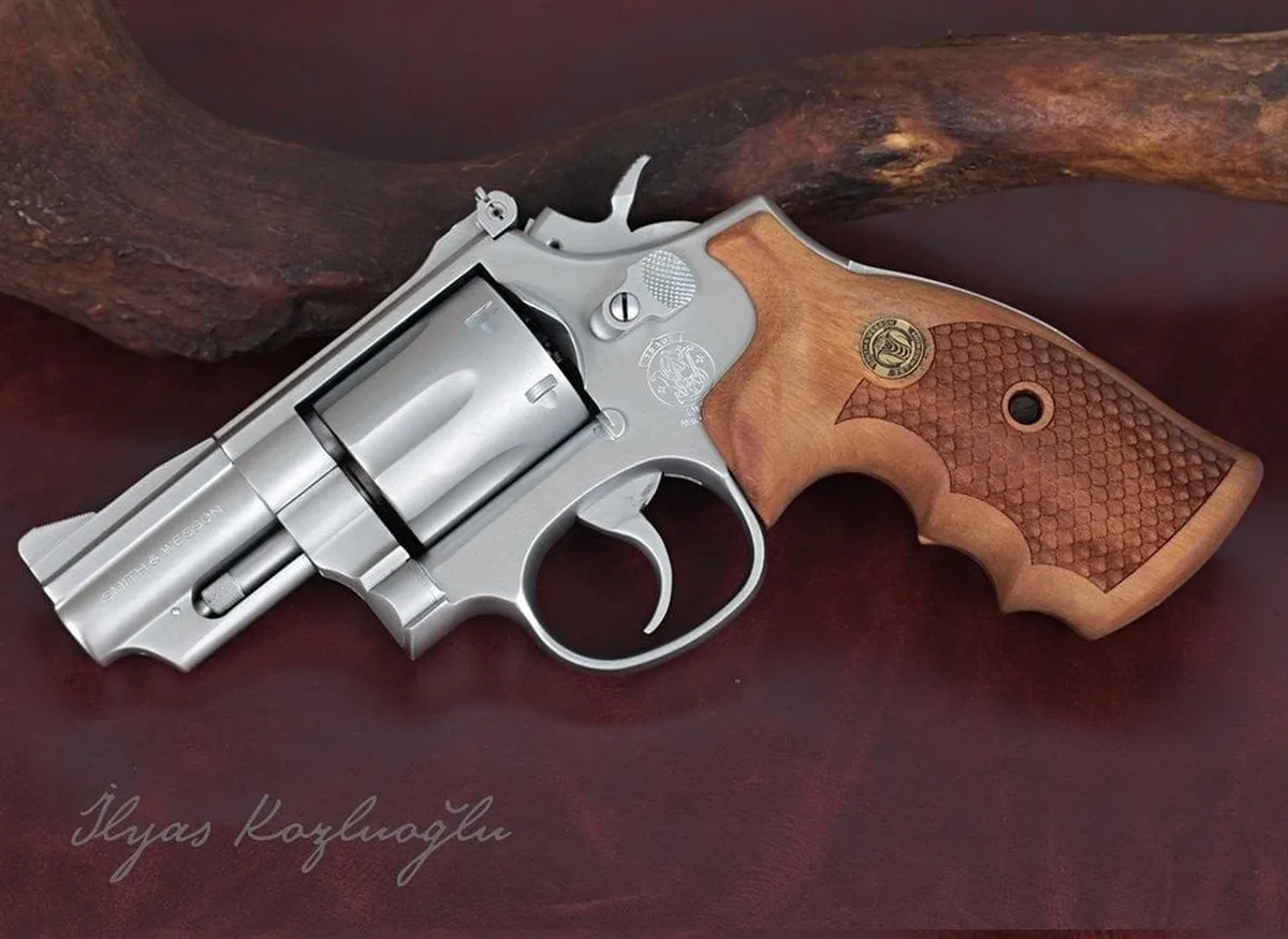 Smith&Wesson 3.57 Beyaz Krom Kaplama Detay 2