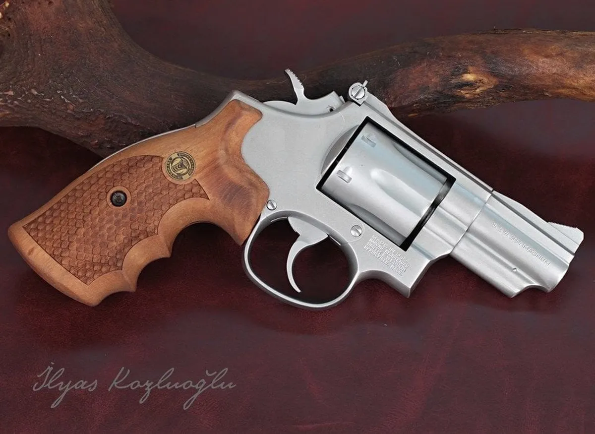 Smith&Wesson 3.57 Beyaz Krom Kaplama Detay 3