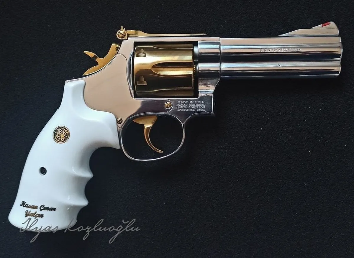 Smith&Wesson 357 Beyaz Krom Sarı Titanyum Kaplama Detay 2