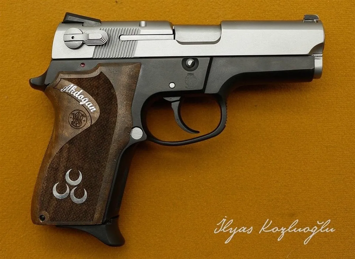 Smith&Wesson 5906 Siyah Beyaz Krom Kaplama Detay 2