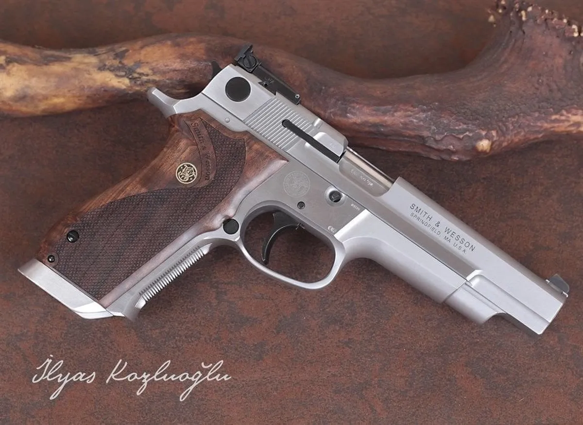 Smith&Wesson Target Mat Beyaz Krom Kaplama Detay 2