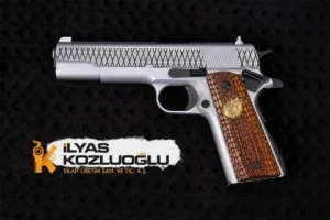 Springfield 1911 – Yanaklar Çizgili Baklava ve Pikatini Ray Desen Gravür – Mat Beyaz Krom Kaplama