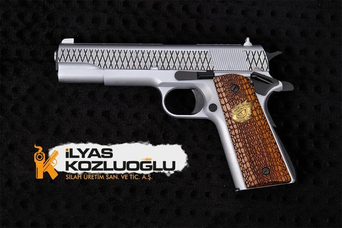 Springfield 1911 – Yanaklar Çizgili Baklava ve Pikatini Ray Desen Gravür – Mat Beyaz Krom Kaplama