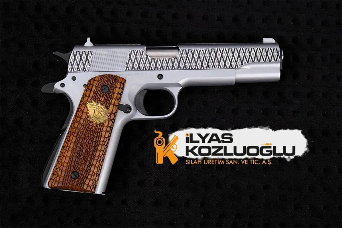 Springfield 1911 – Yanaklar Çizgili Baklava ve Pikatini Ray Desen Gravür – Mat Beyaz Krom Kaplama Detay 2
